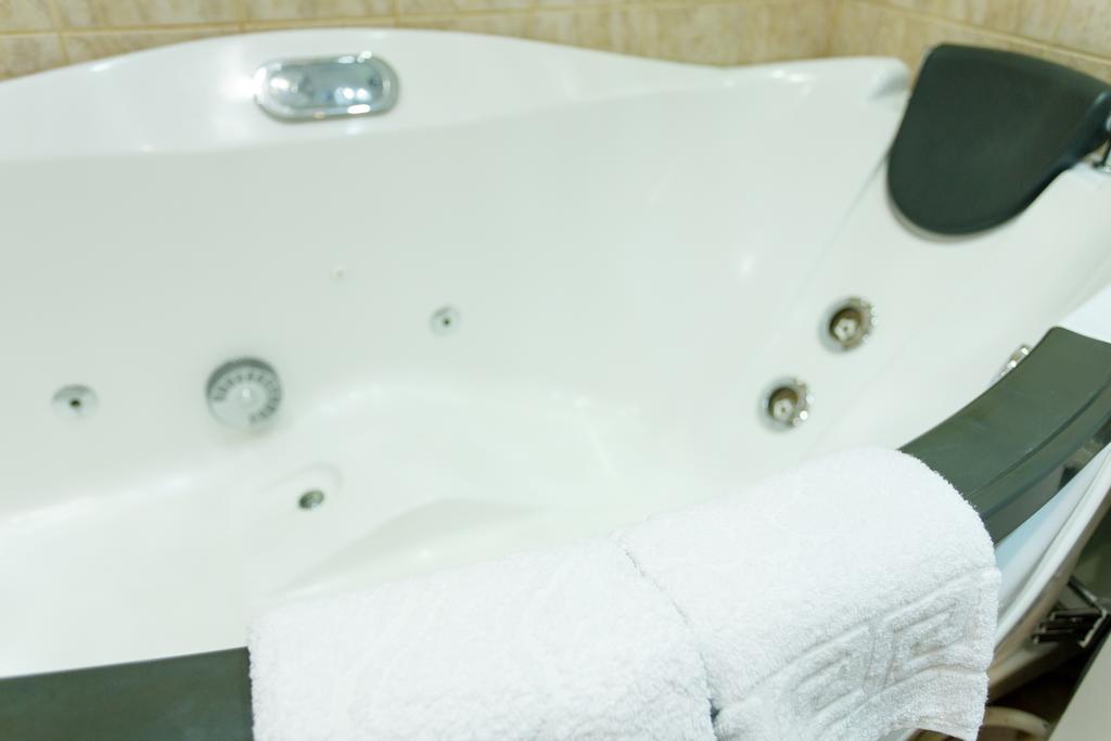 Studio De Luxe With Jacuzzi Sumi Dış mekan fotoğraf