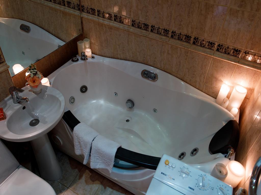 Studio De Luxe With Jacuzzi Sumi Dış mekan fotoğraf
